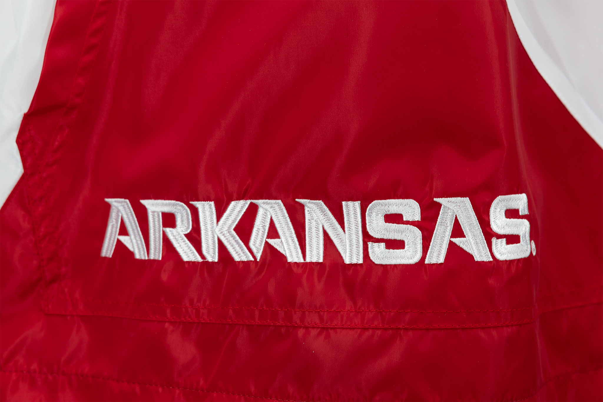 Chaqueta cortavientos bicolor de los Arkansas Razorbacks