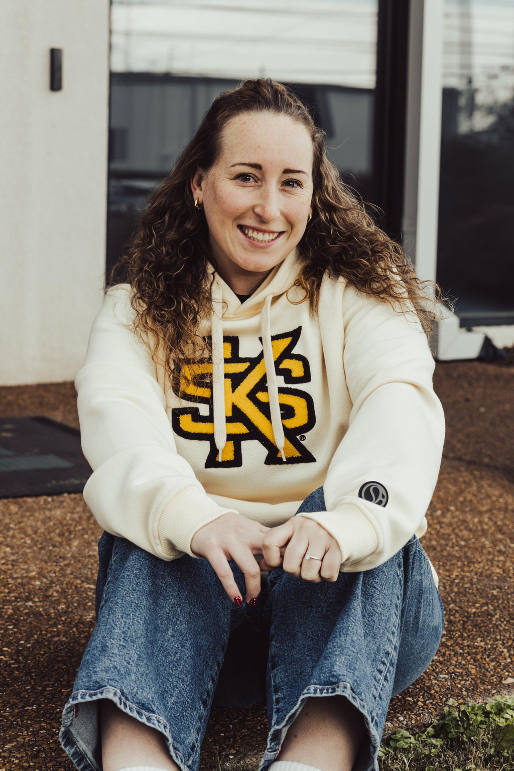 Sudadera con capucha de chenilla de hueso de los Kennesaw State Owls