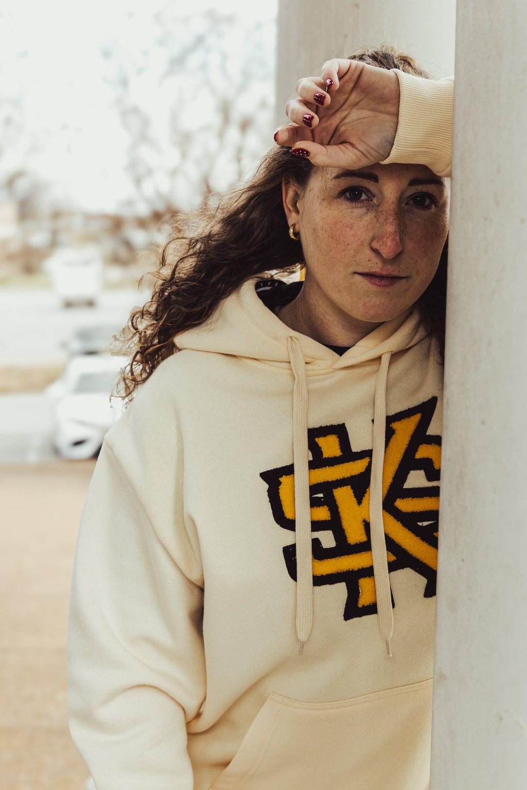 Sudadera con capucha de chenilla de hueso de los Kennesaw State Owls